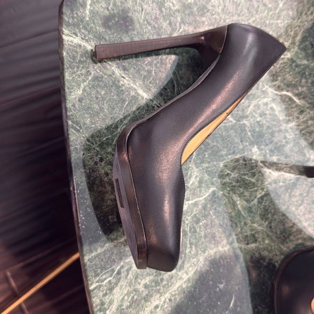 Black Lanvin Pumps EUC size 37.5/7.5 - Picture 5 of 10